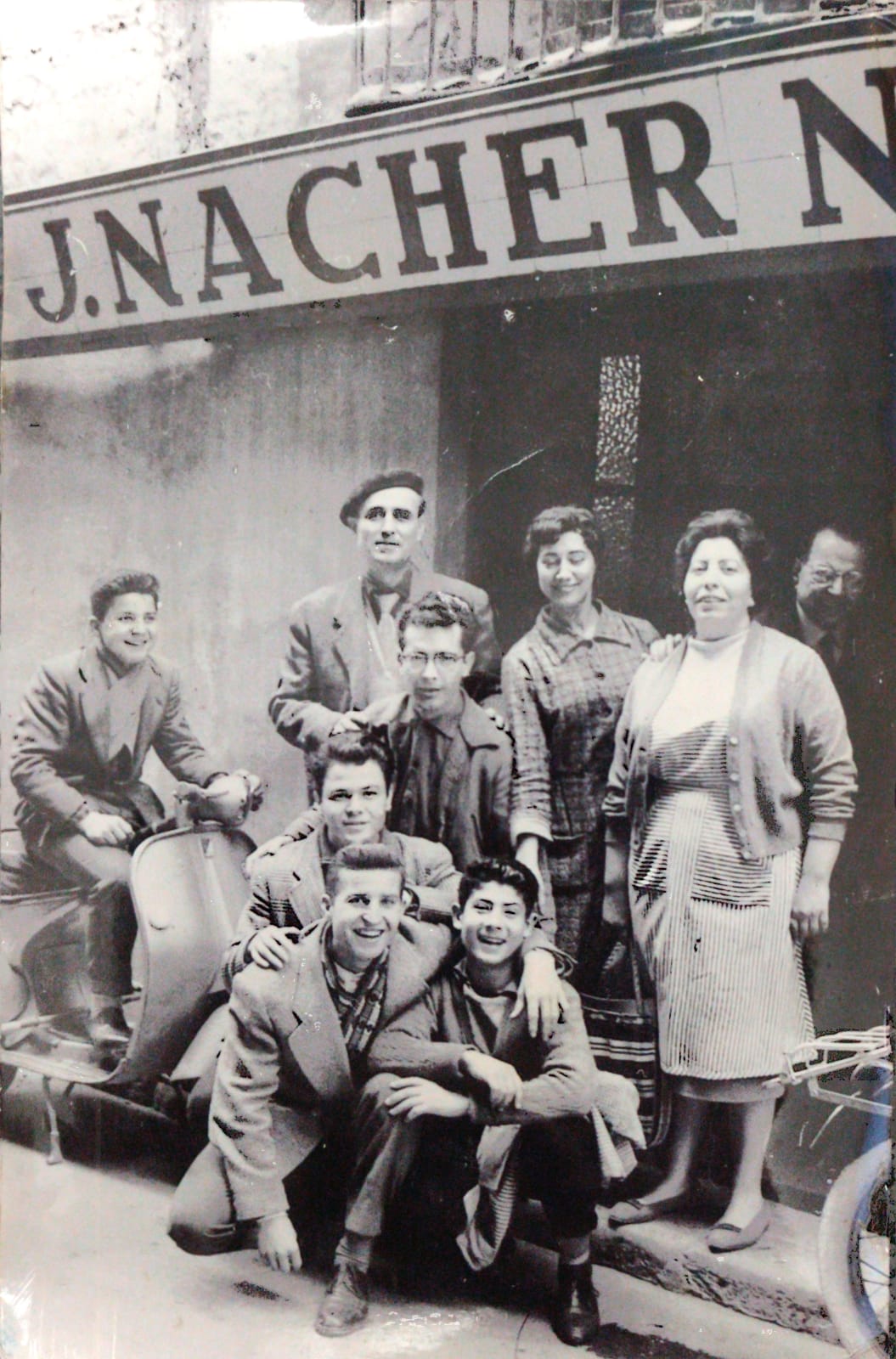 Antugua fotografía de la familia Nácher
